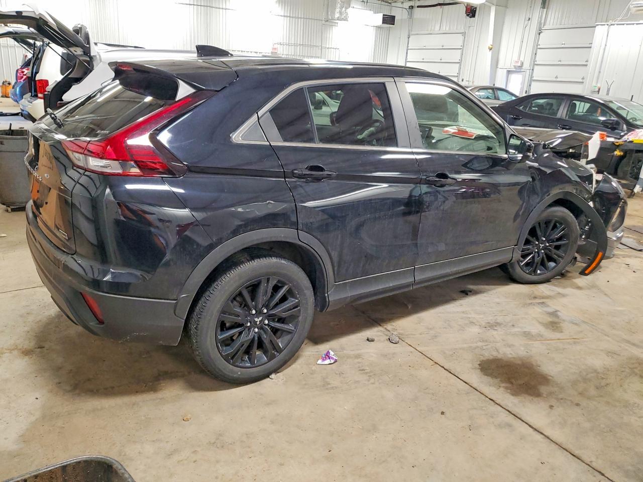 2023 Mitsubishi Eclipse Cross Le - Image 3