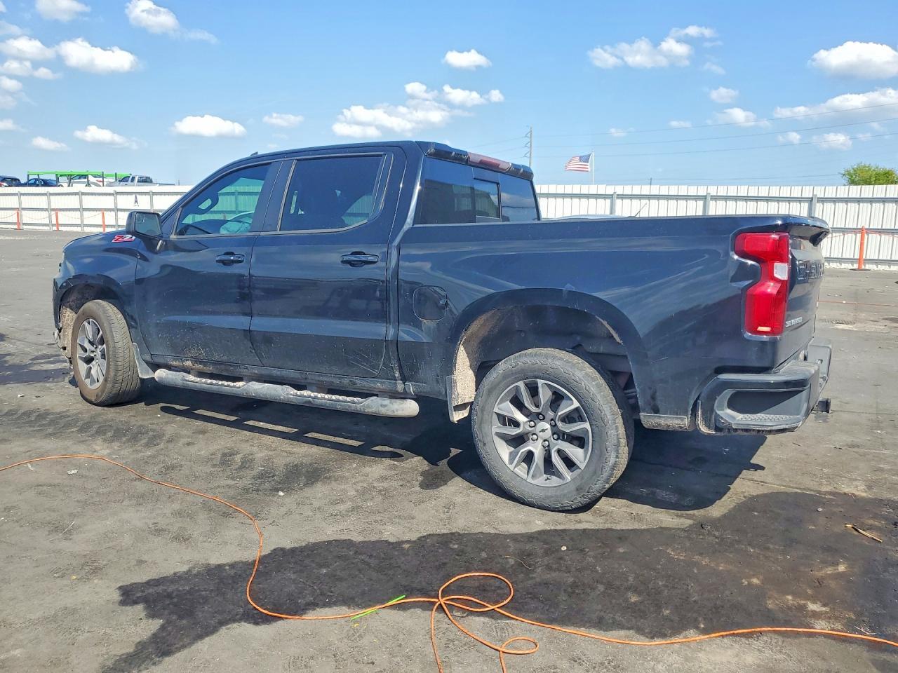 2020 Chevrolet Silverado Rst - Фото 2