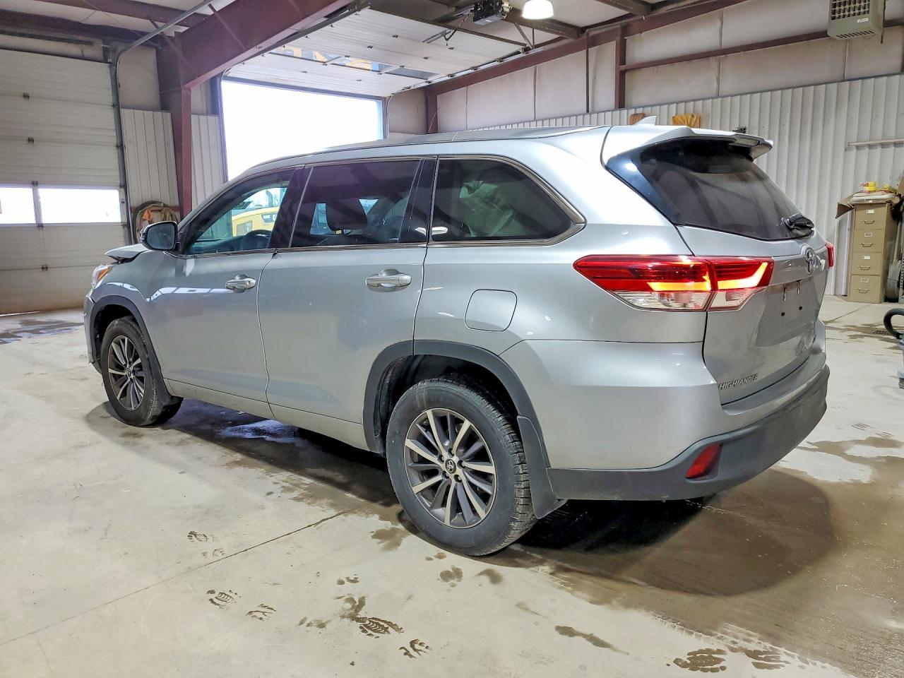 2018 Toyota Highlander Xle - Фото 2
