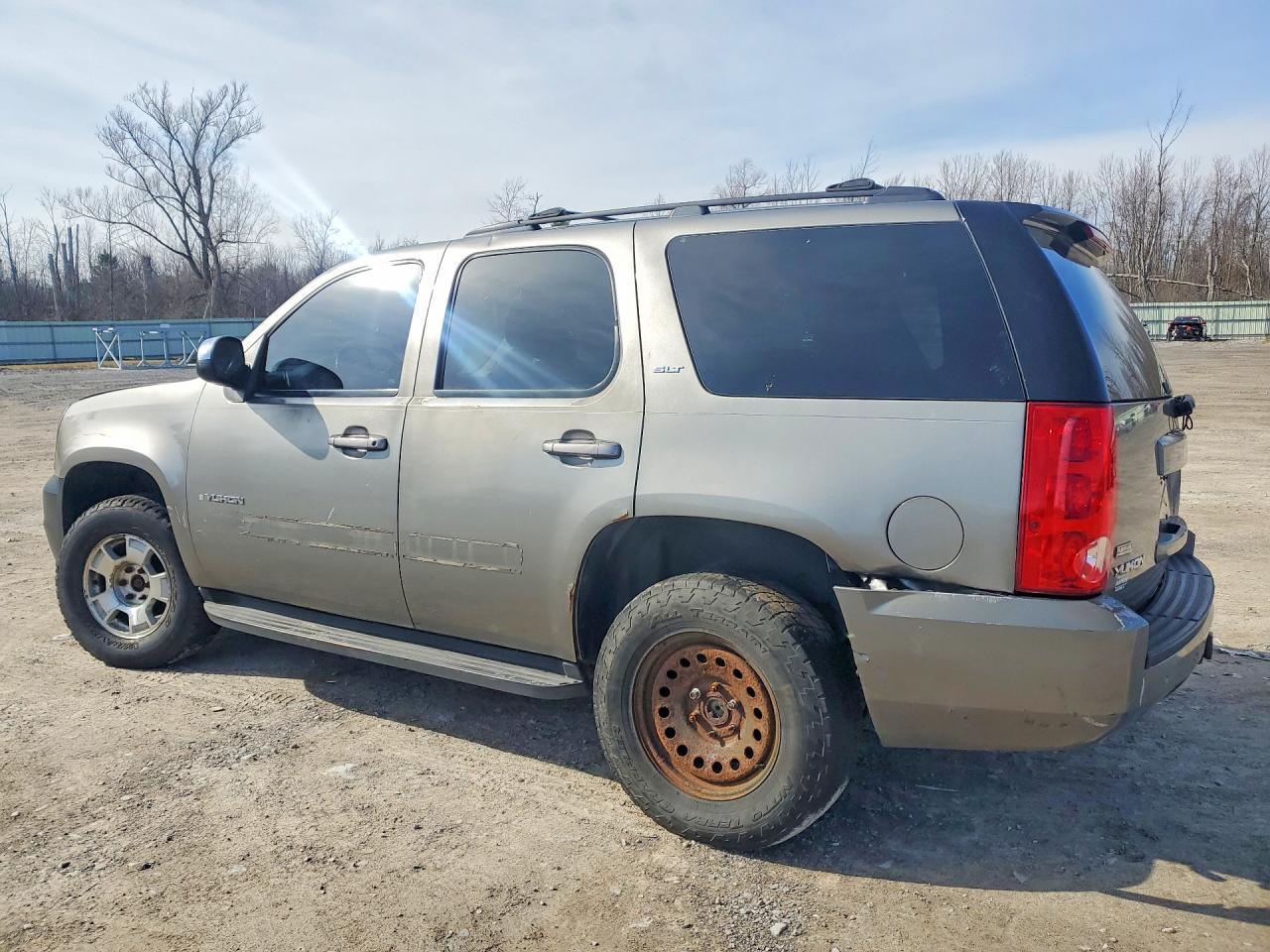 2009 GMC Yukon Slt - Image 2