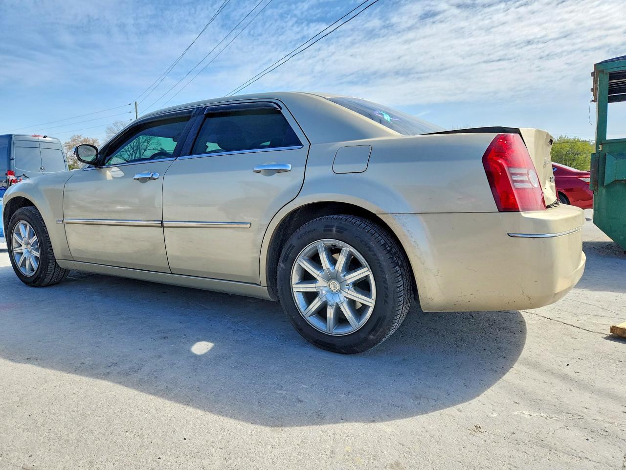 2010 Chrysler 300 Touring - Фото 2