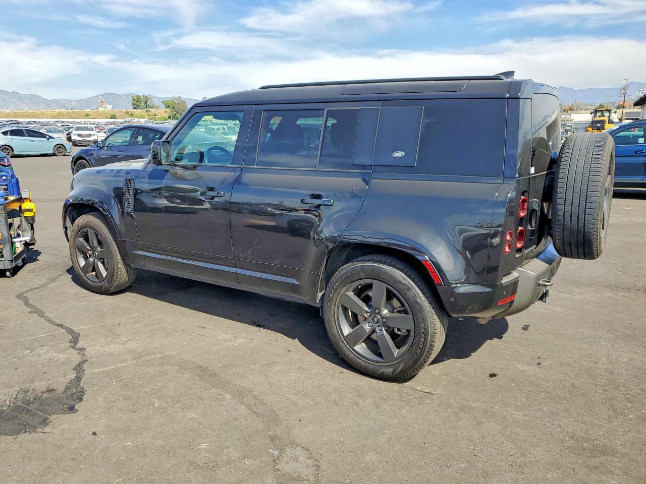 2022 Land Rover Defender 110 X-Dynamic Se - Image 2