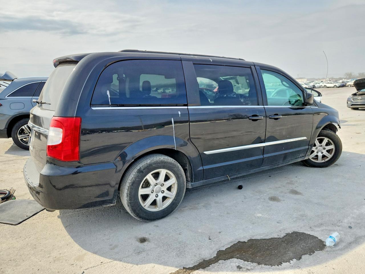 2012 Chrysler Town & Country Touring - Фото 3