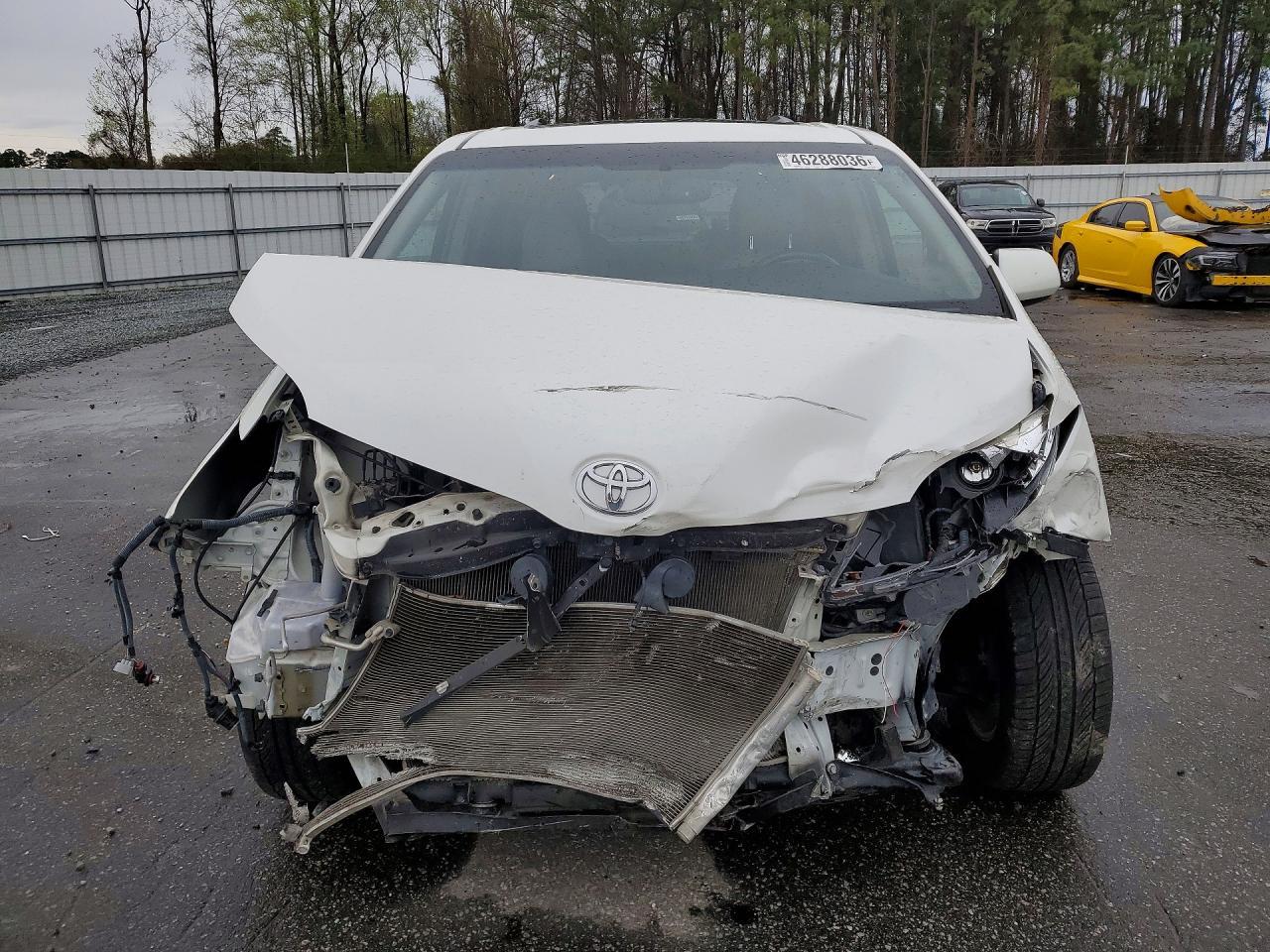 2016 Toyota Sienna Xle 8-Passenger - Фото 5
