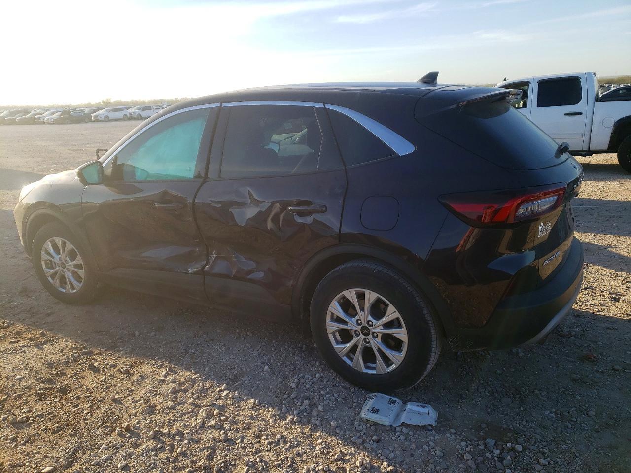 2023 Ford Escape Active - Image 2