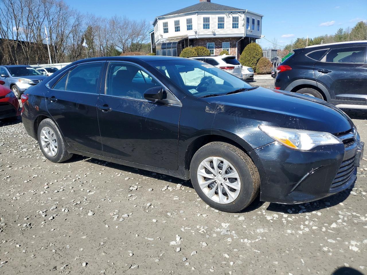 2016 Toyota Camry Hybrid Le - Image 4