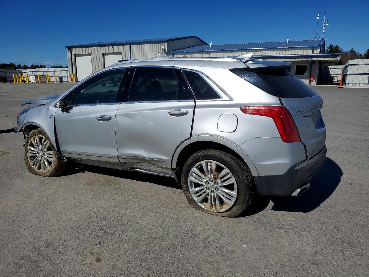 2019 Cadillac Xt5 Premium Luxury - Image 2