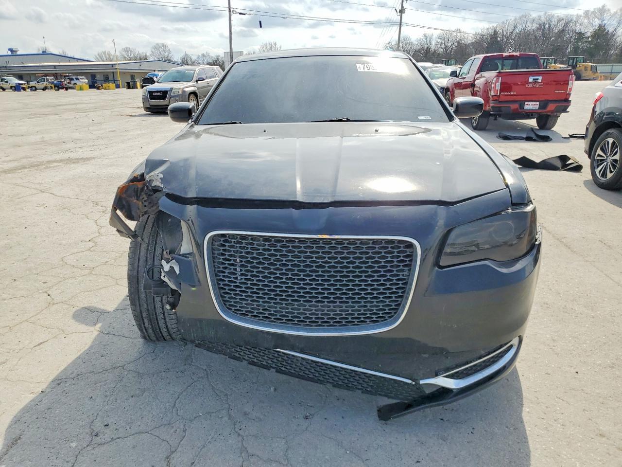 2019 Chrysler 300 S - Image 5
