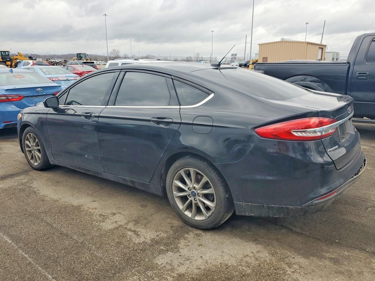 2017 Ford Fusion Se - Фото 2