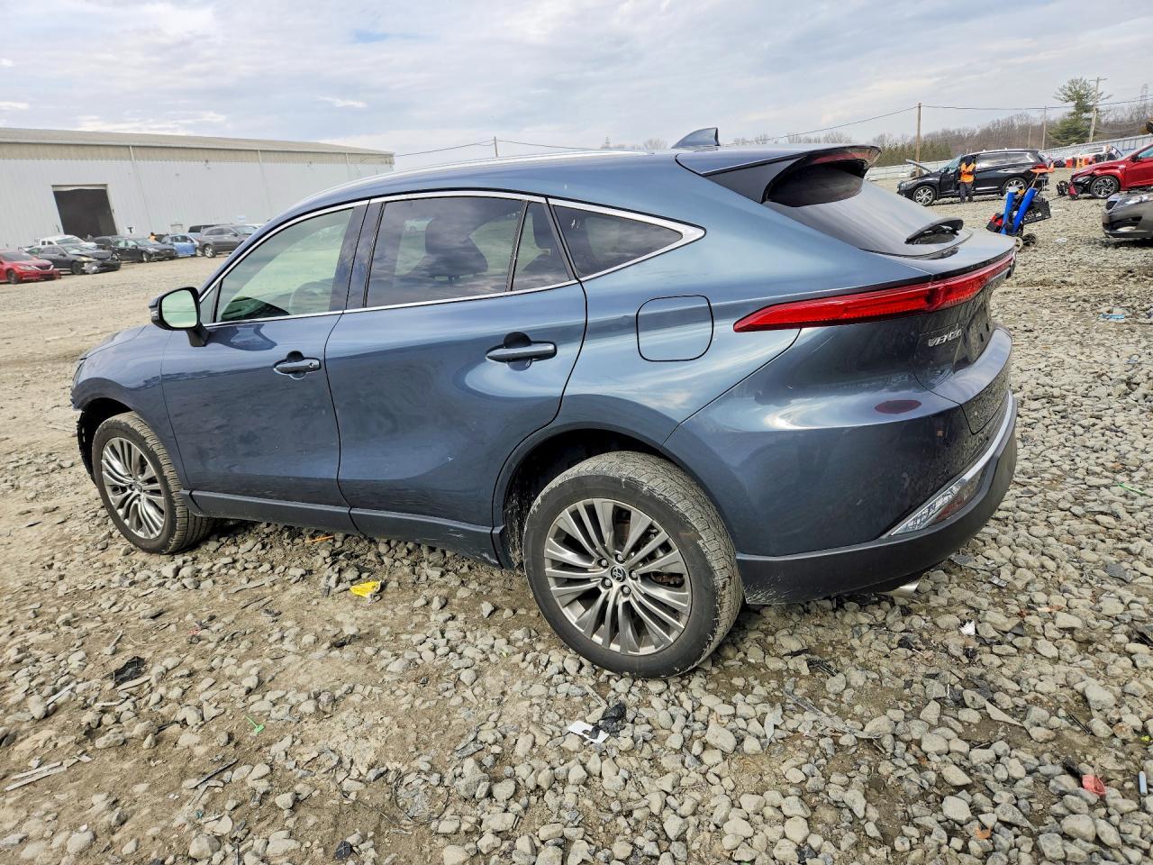 2022 Toyota Venza Xle - Image 2