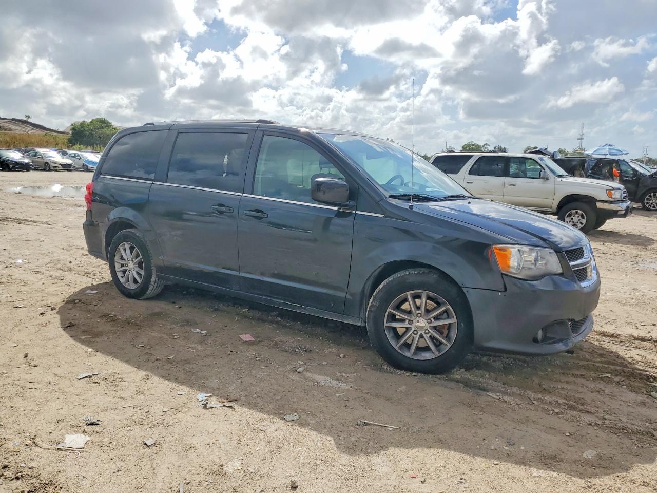2019 Dodge Grand Caravan Sxt - Image 4