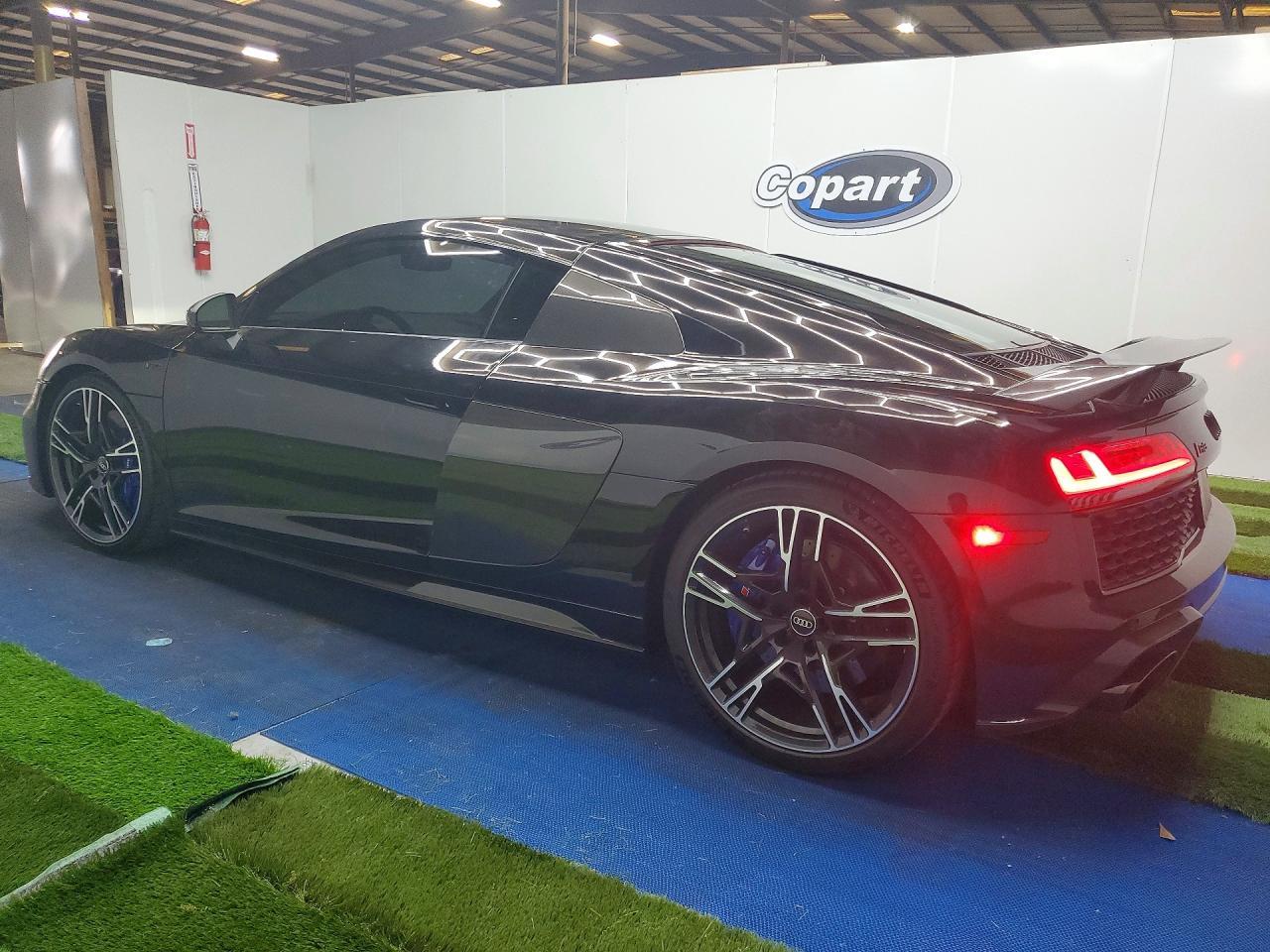 2021 Audi R8 - Фото 2