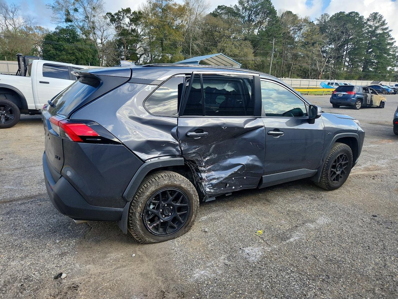 2025 Toyota Rav4 Xle - Image 3