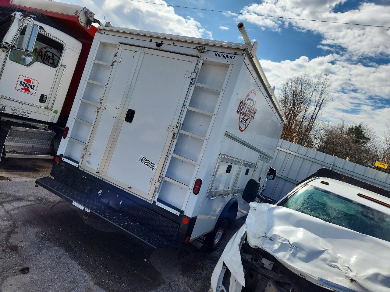 2023 Chevrolet Express G3500 Utl ** R & D * Pri Fleet ** - Image 3