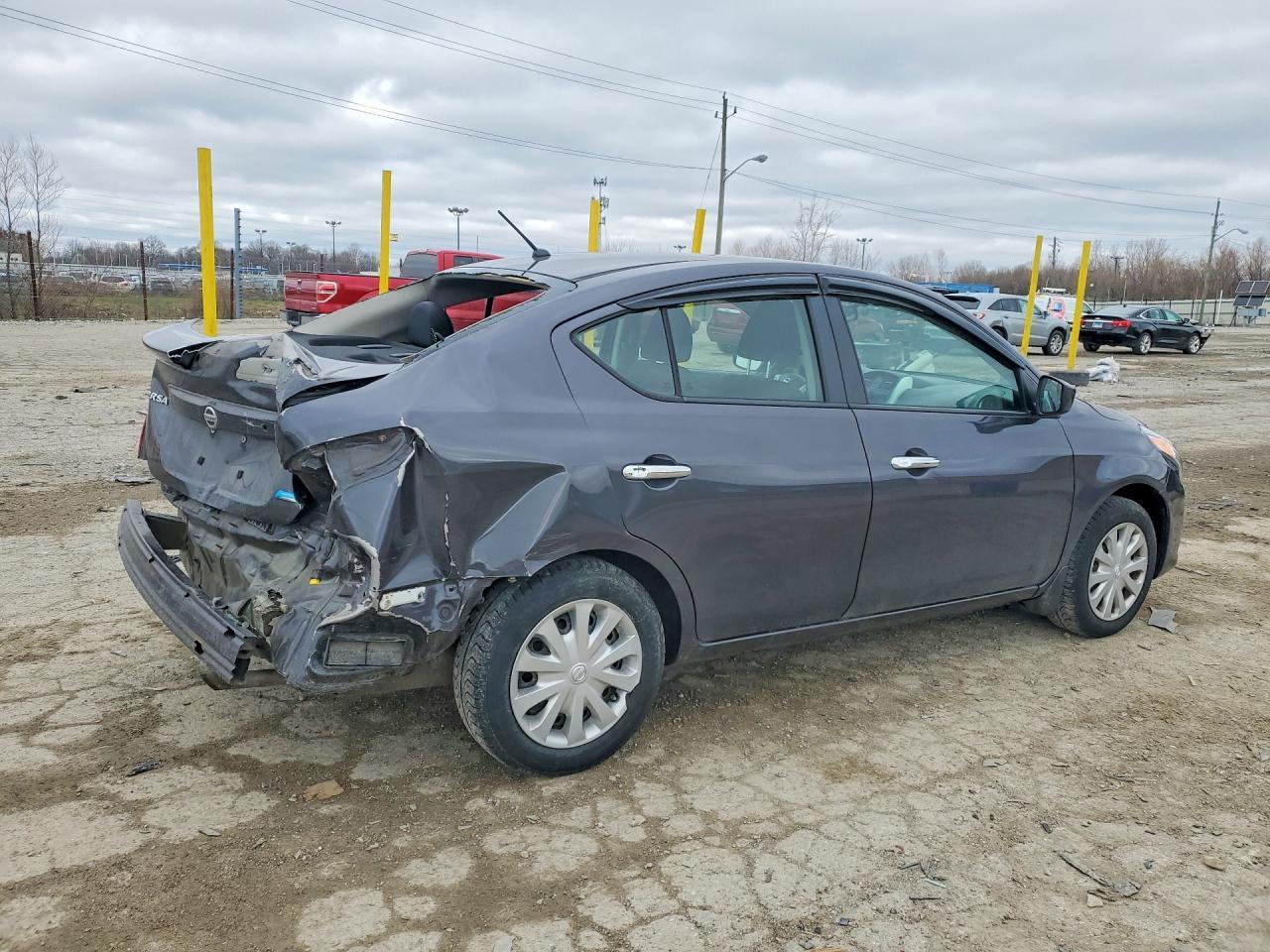 2015 Nissan Versa - Фото 3