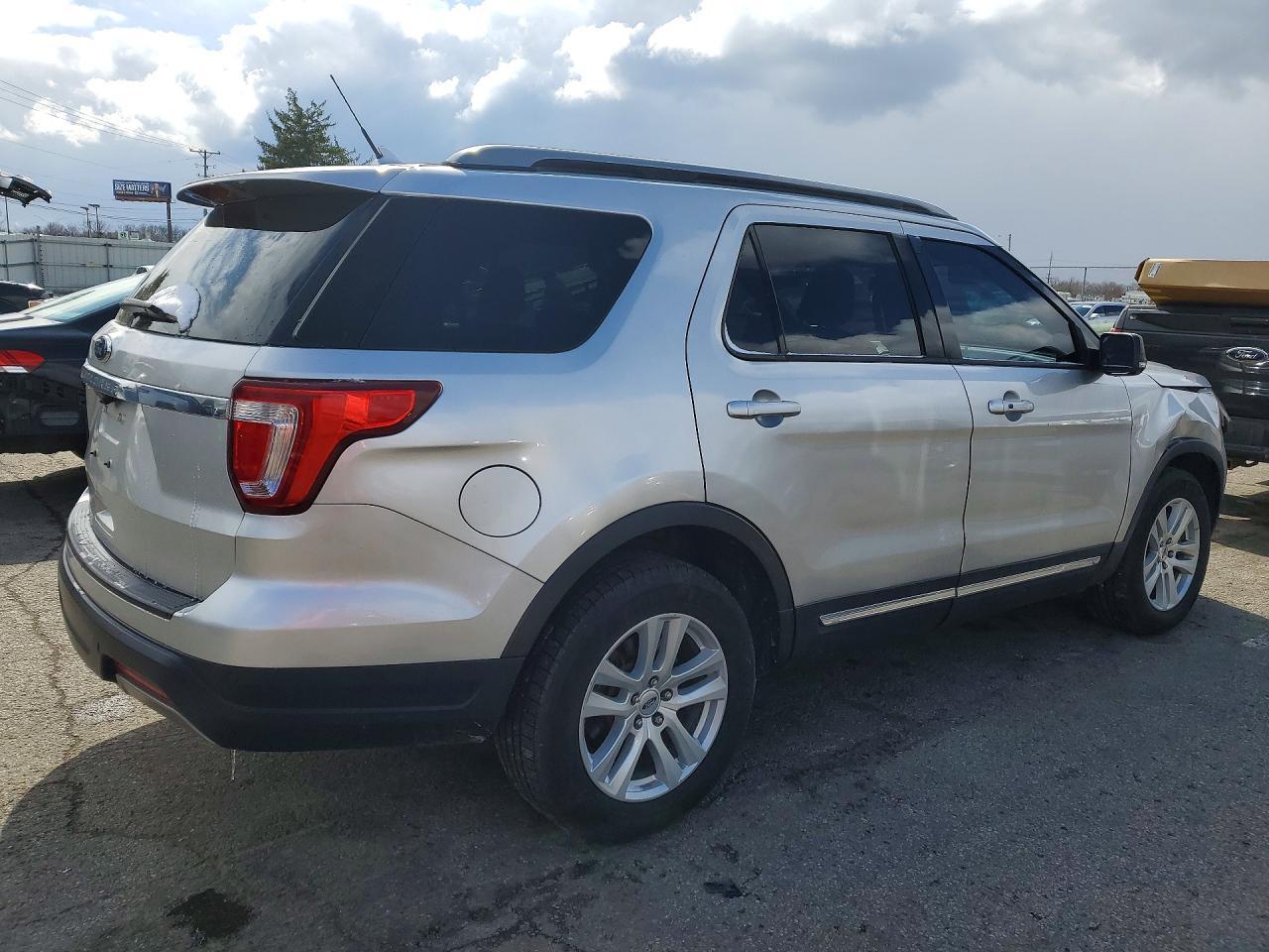 2019 Ford Explorer Xlt - Фото 3