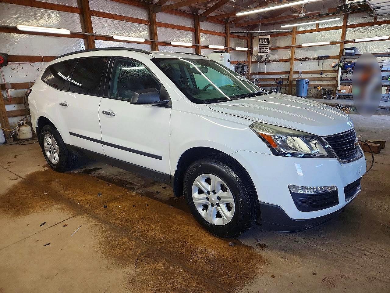 2017 Chevrolet Traverse Ls - Image 4