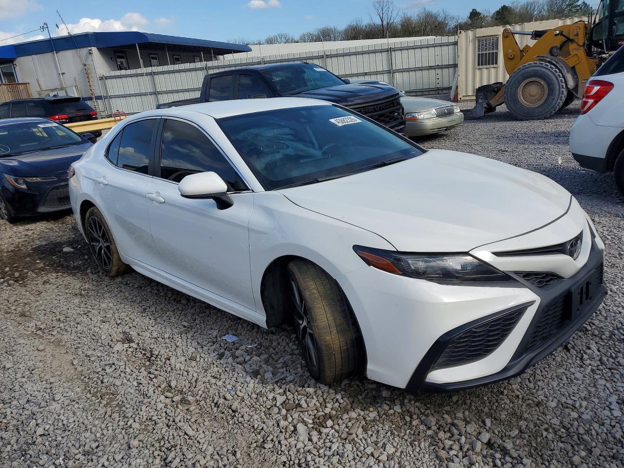 2021 Toyota Camry Se - Фото 4