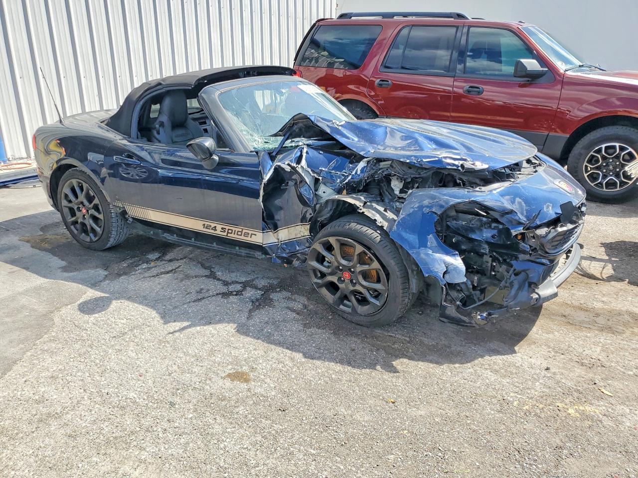 2018 Fiat 124 Spider Classica - Image 4