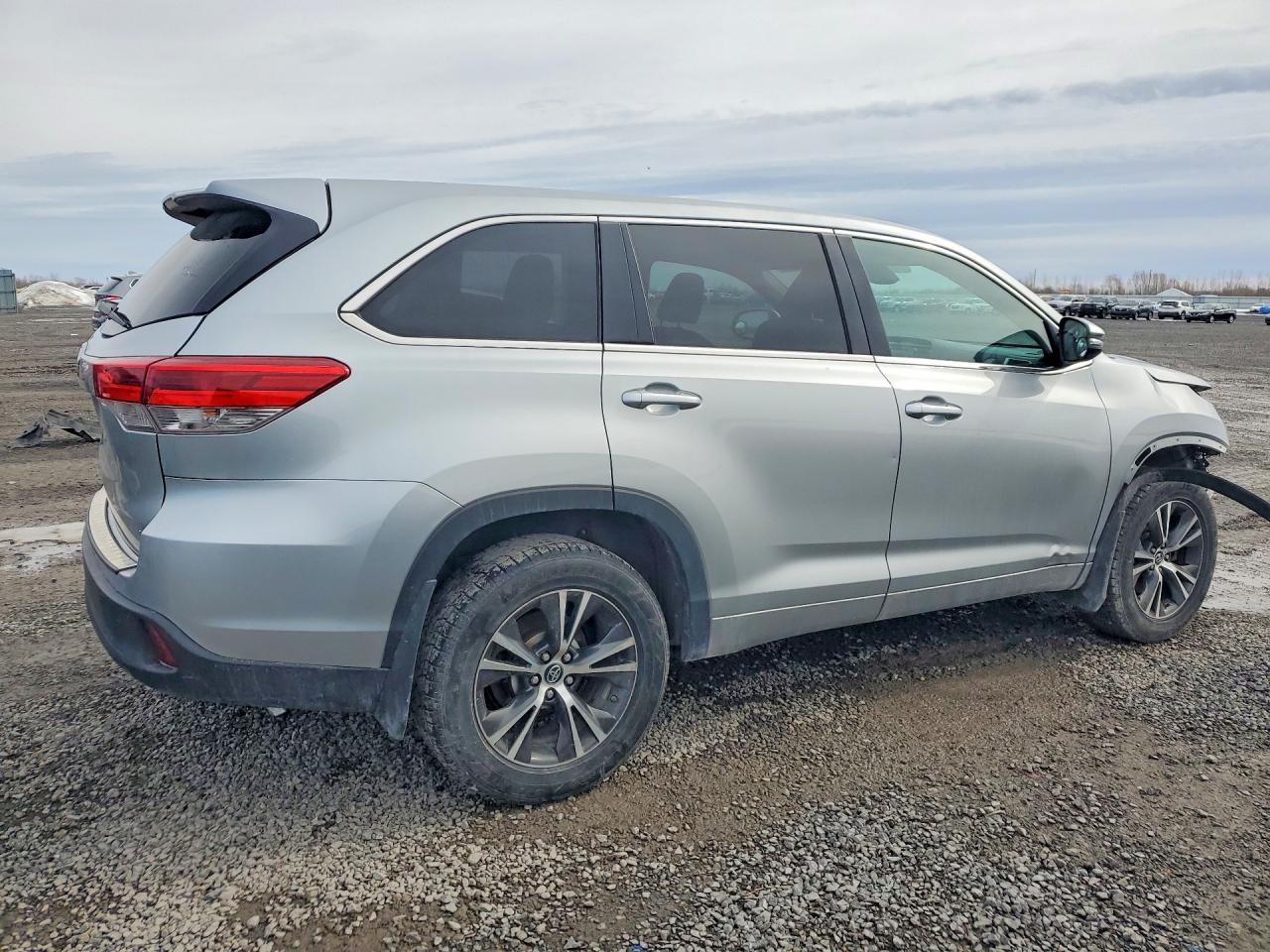 2018 Toyota Highlander Le - Фото 3