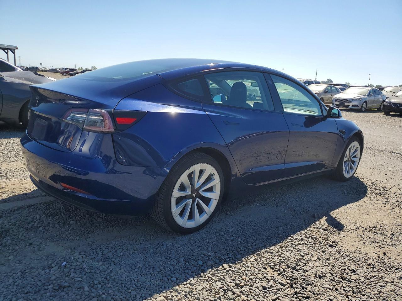 2022 Tesla Model 3 - Фото 3