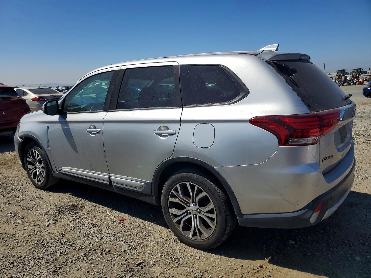 2018 Mitsubishi Outlander Se - Image 2