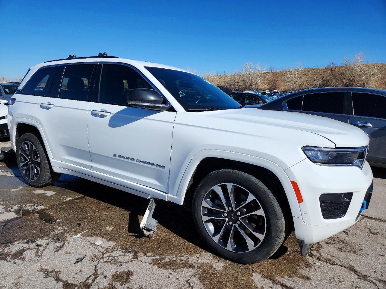 2023 Jeep Grand Cherokee Overland 4Xe - Image 4