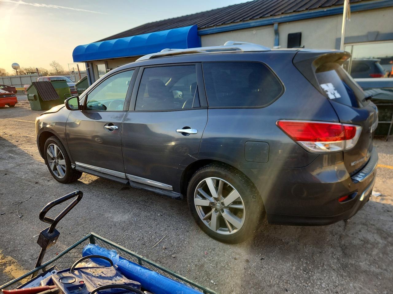 2014 Nissan Pathfinder Sl - Image 2
