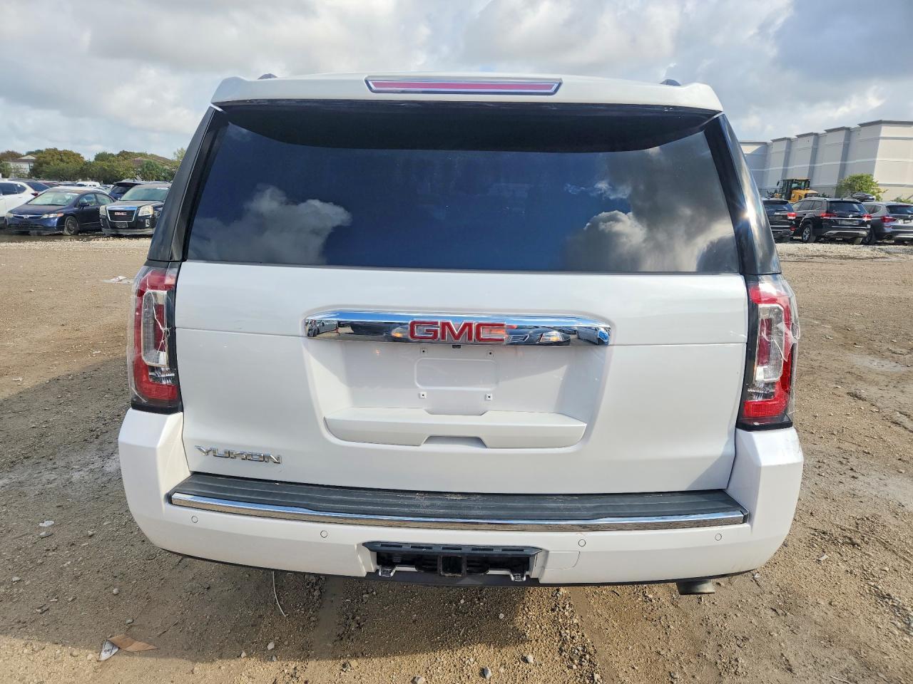 2020 GMC Yukon Denali - Image 6