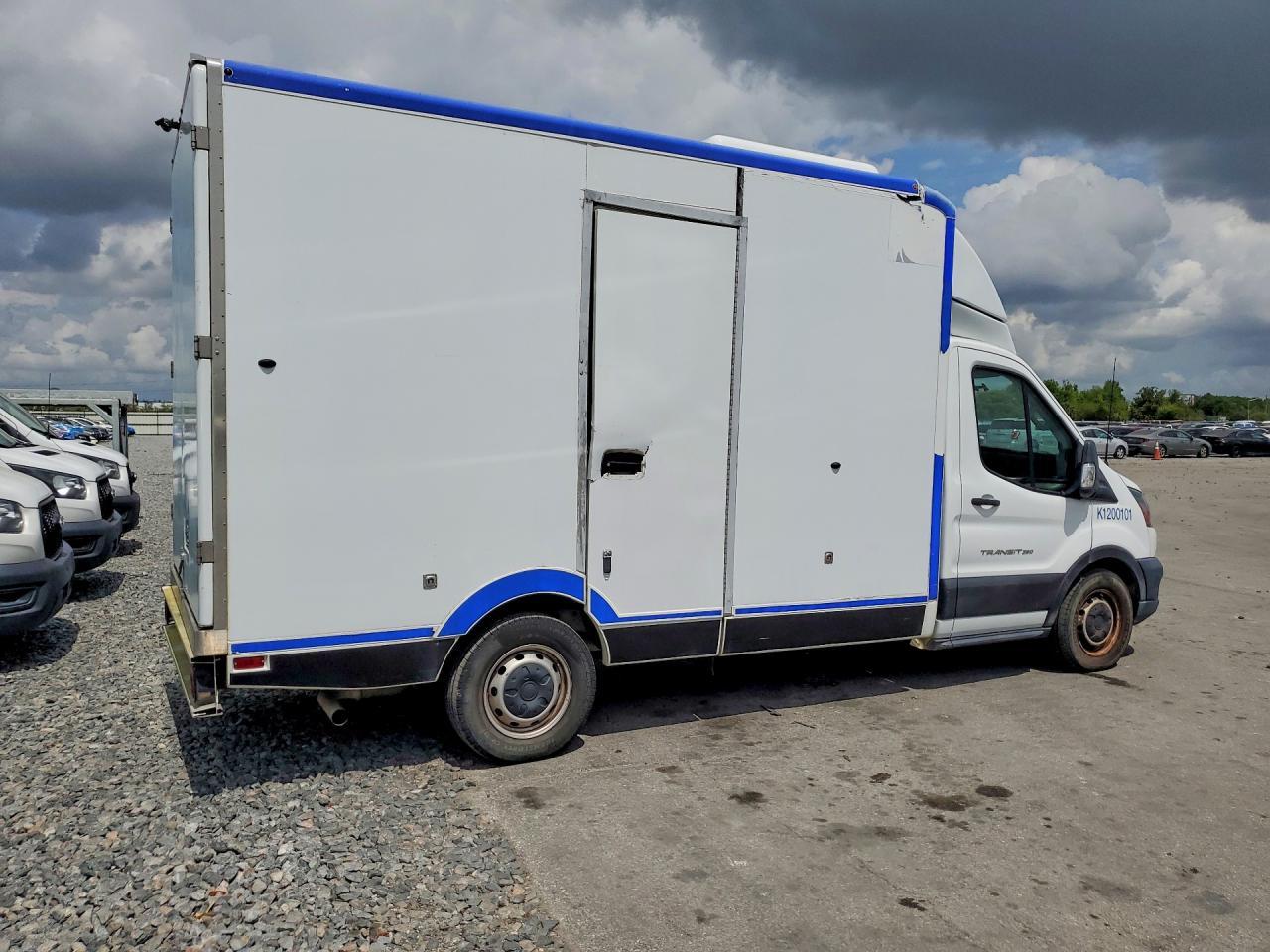 2020 Ford Transit Delivery Truck - Image 3