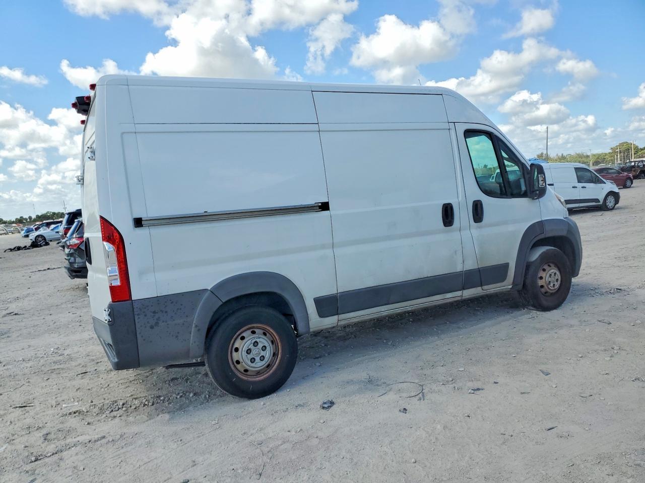 2018 Ram Promaster 2500 Delivery Van - Фото 3