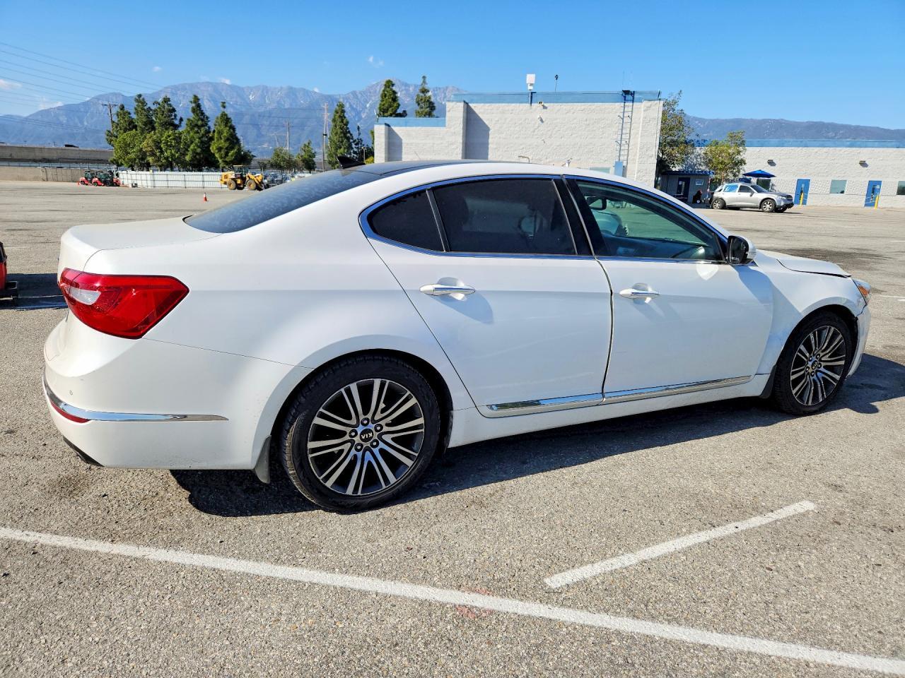 2014 Kia Cadenza Premium - Image 3