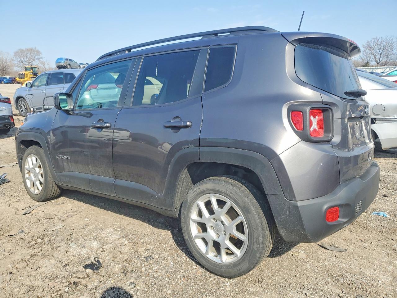 2019 Jeep Renegade Latitude - Image 2