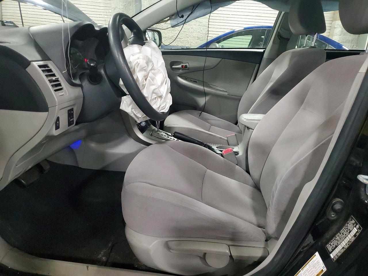 2011 Toyota Corolla Le - Image 7