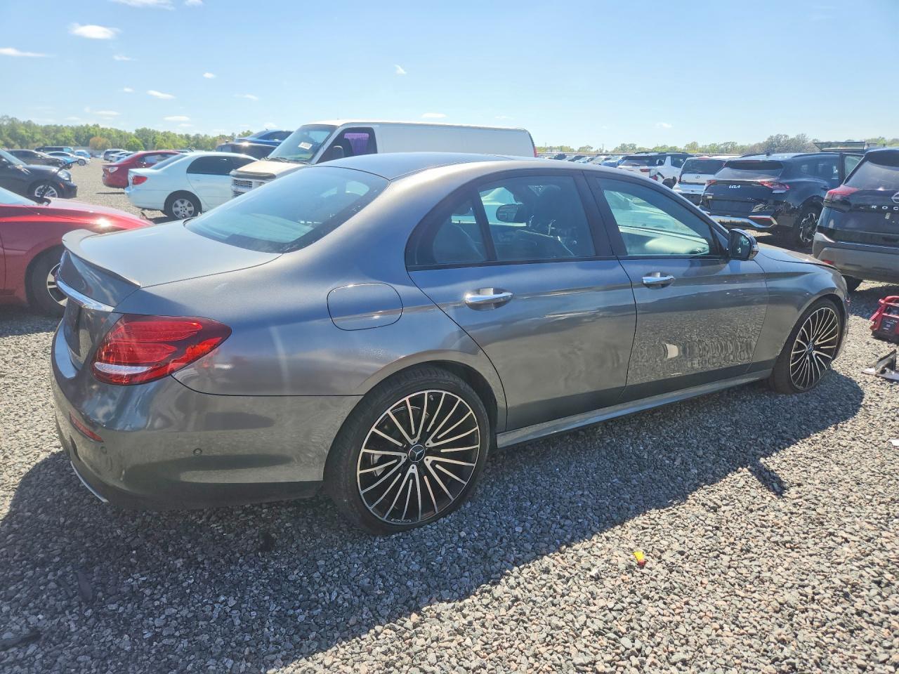 2019 Mercedes-Benz E 300 - Фото 3