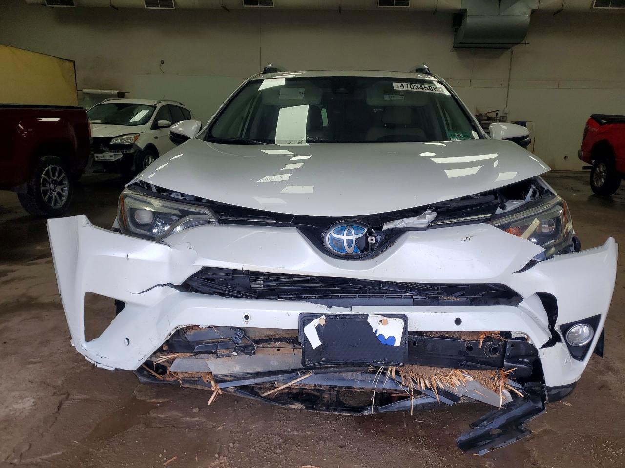 2016 Toyota Rav4 Hybrid Limited - Image 5