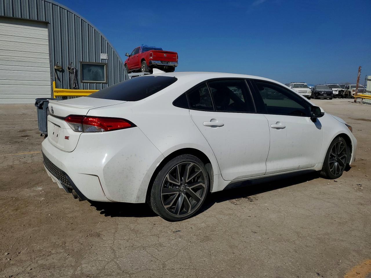 2022 Toyota Corolla Se - Фото 3