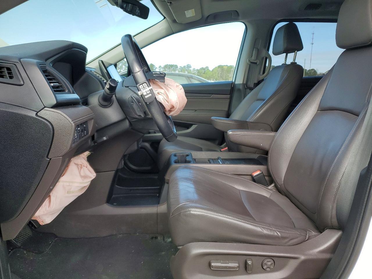 2018 Honda Odyssey Touring - Image 7