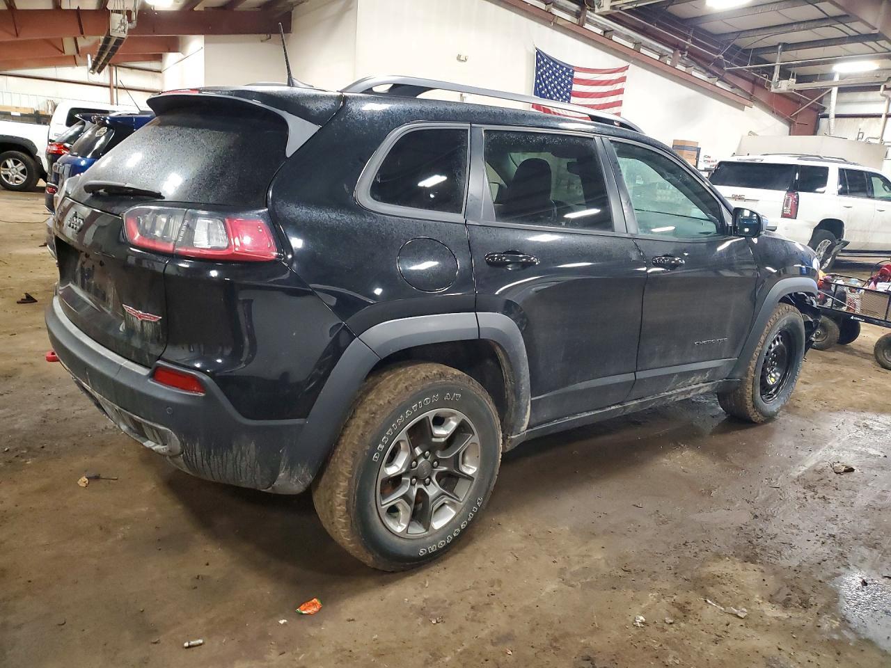 2019 Jeep Cherokee Trailhawk - Image 3