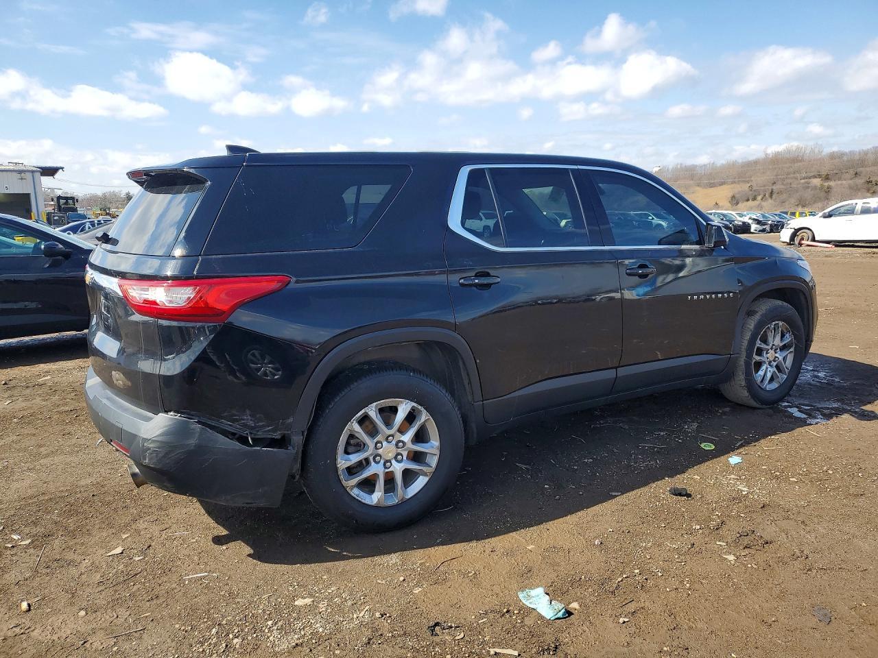2018 Chevrolet Traverse Ls - Image 3