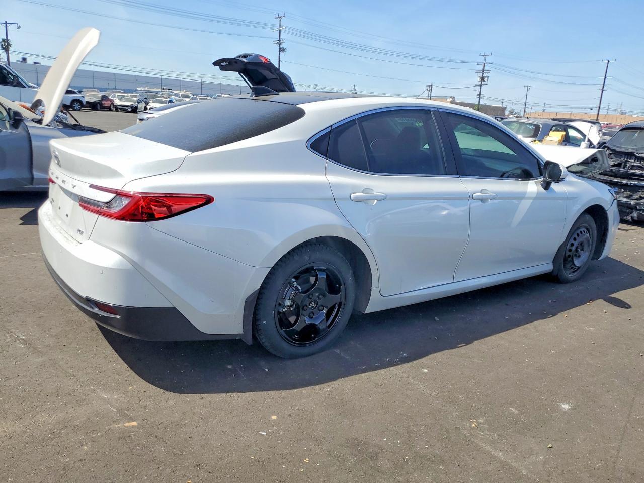 2025 Toyota Camry Xle - Фото 3