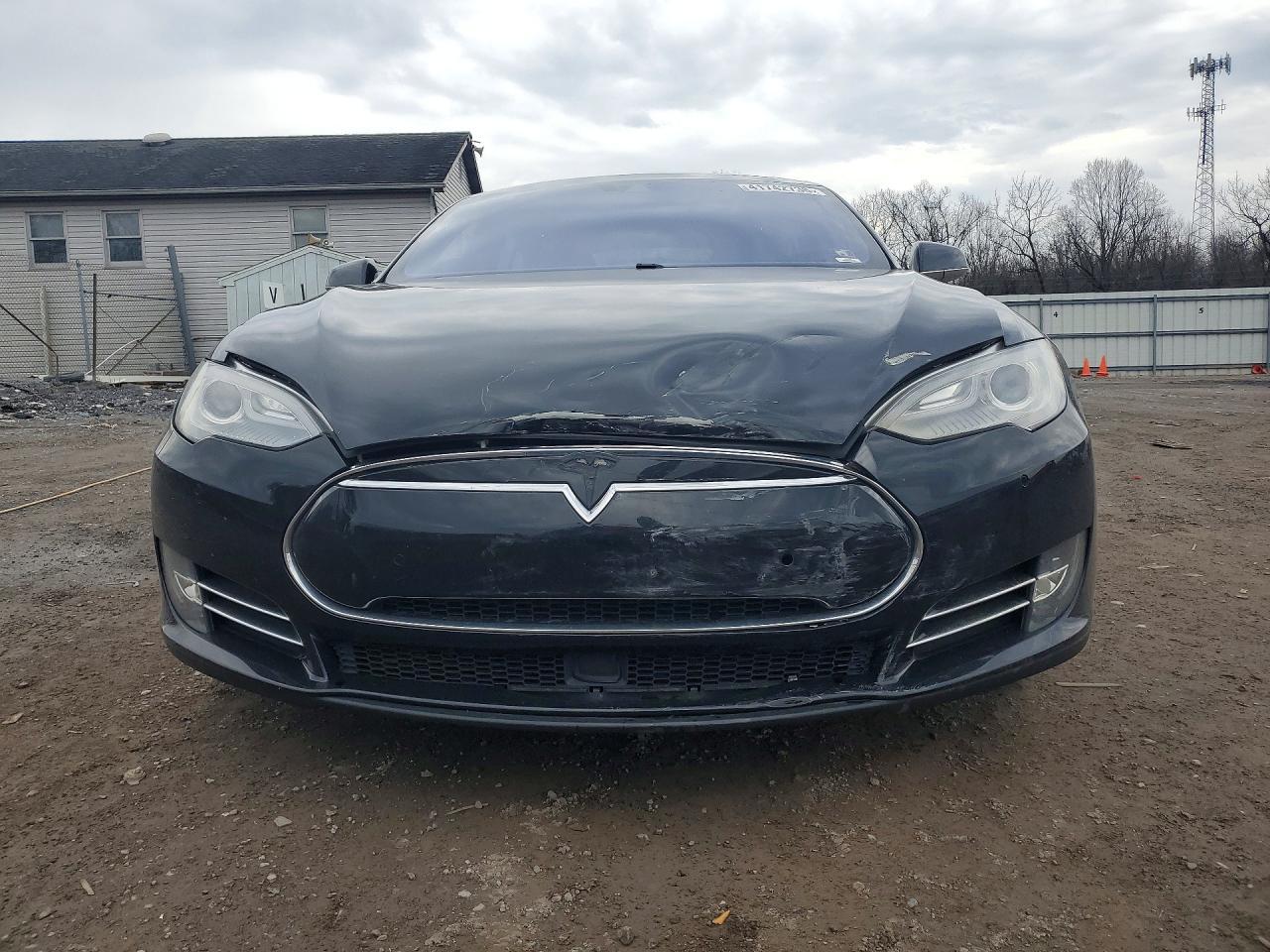 2015 Tesla Model S - Image 5
