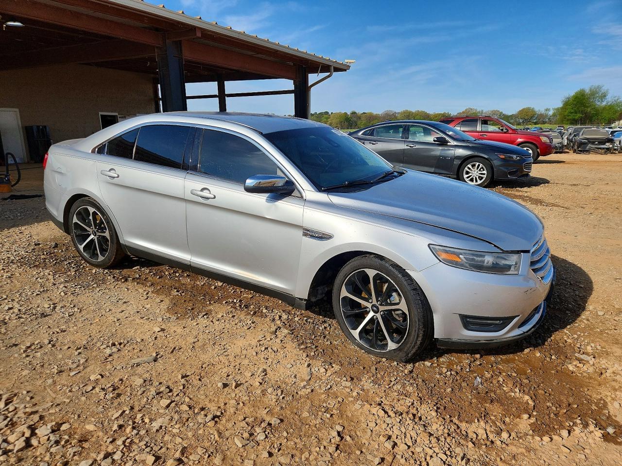 2015 Ford Taurus Limited - Image 4