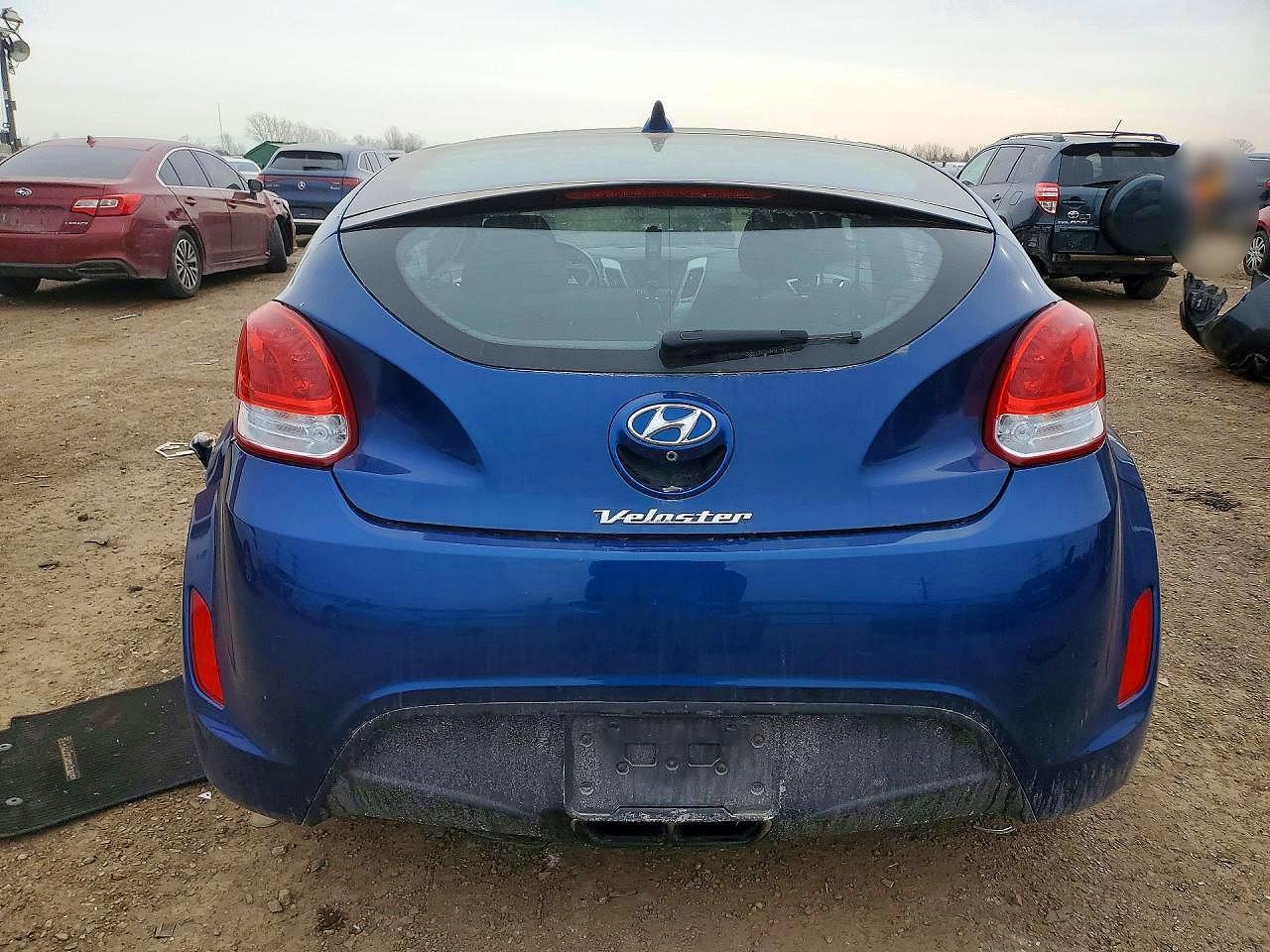 2017 Hyundai Veloster - Фото 6