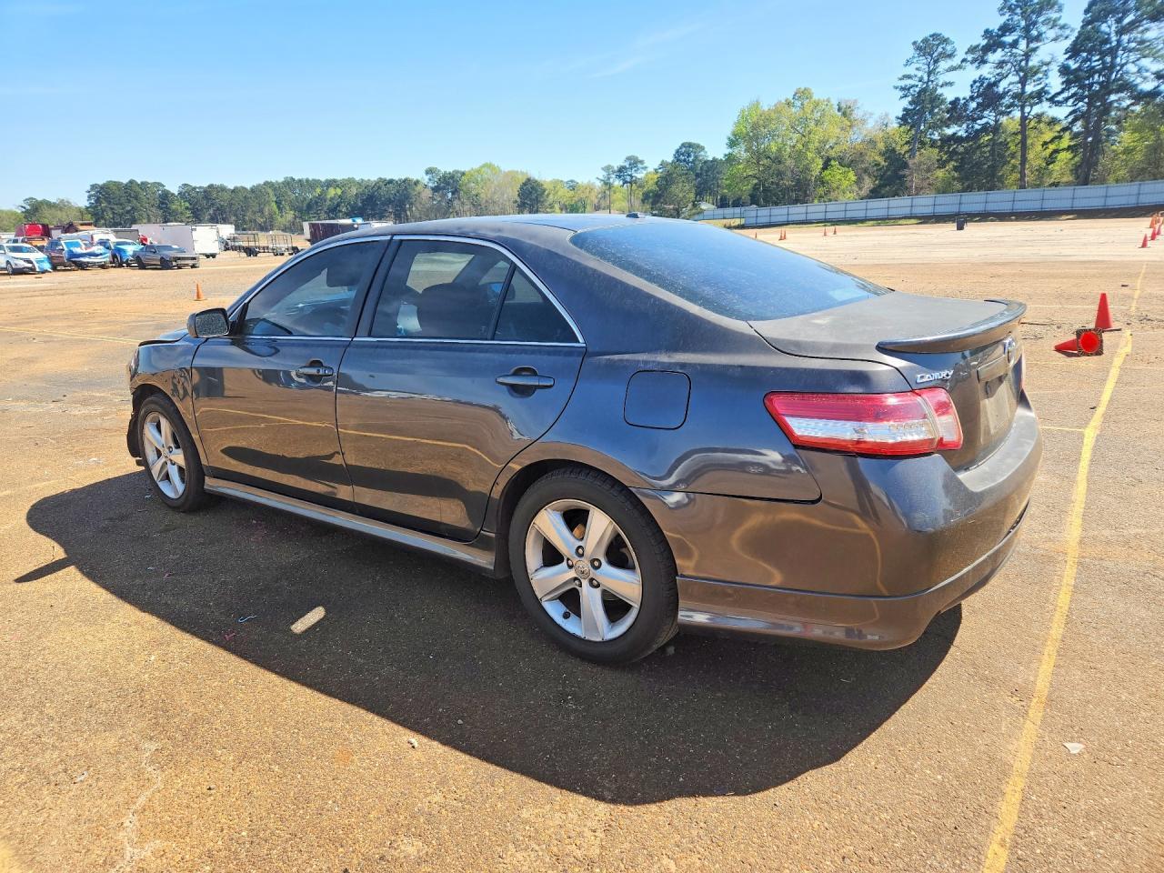 2011 Toyota Camry Se - Image 2