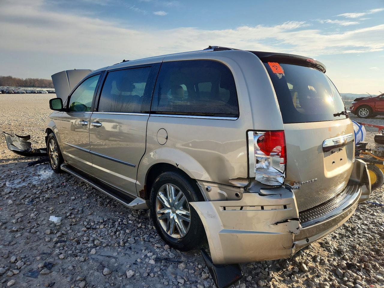 2009 Chrysler Town & Country Limited - Фото 2