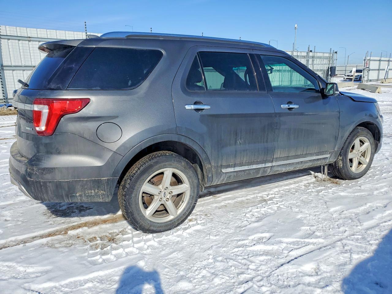 2016 Ford Explorer Limited - Image 3