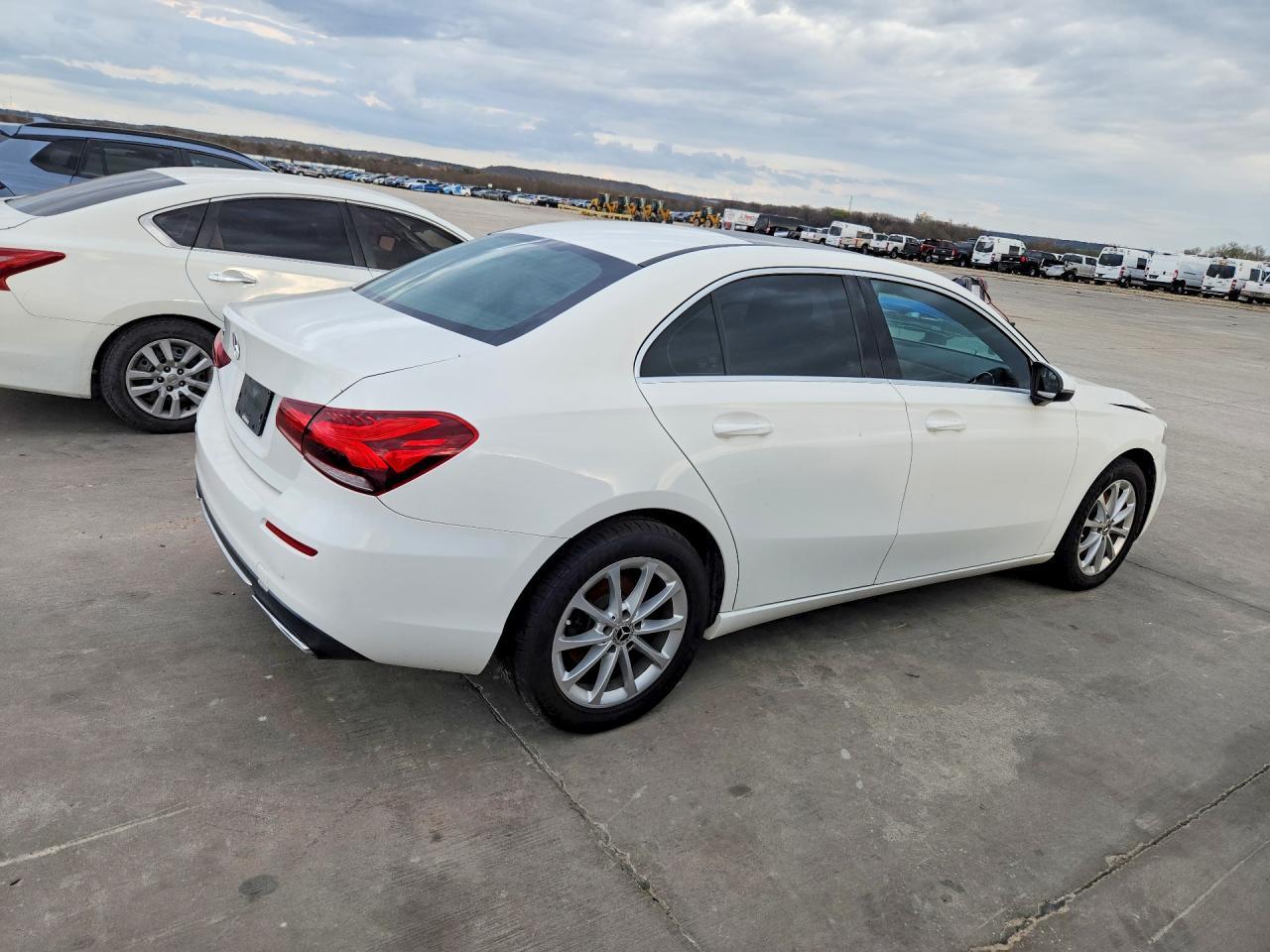 2019 Mercedes-Benz A 220 - Фото 3