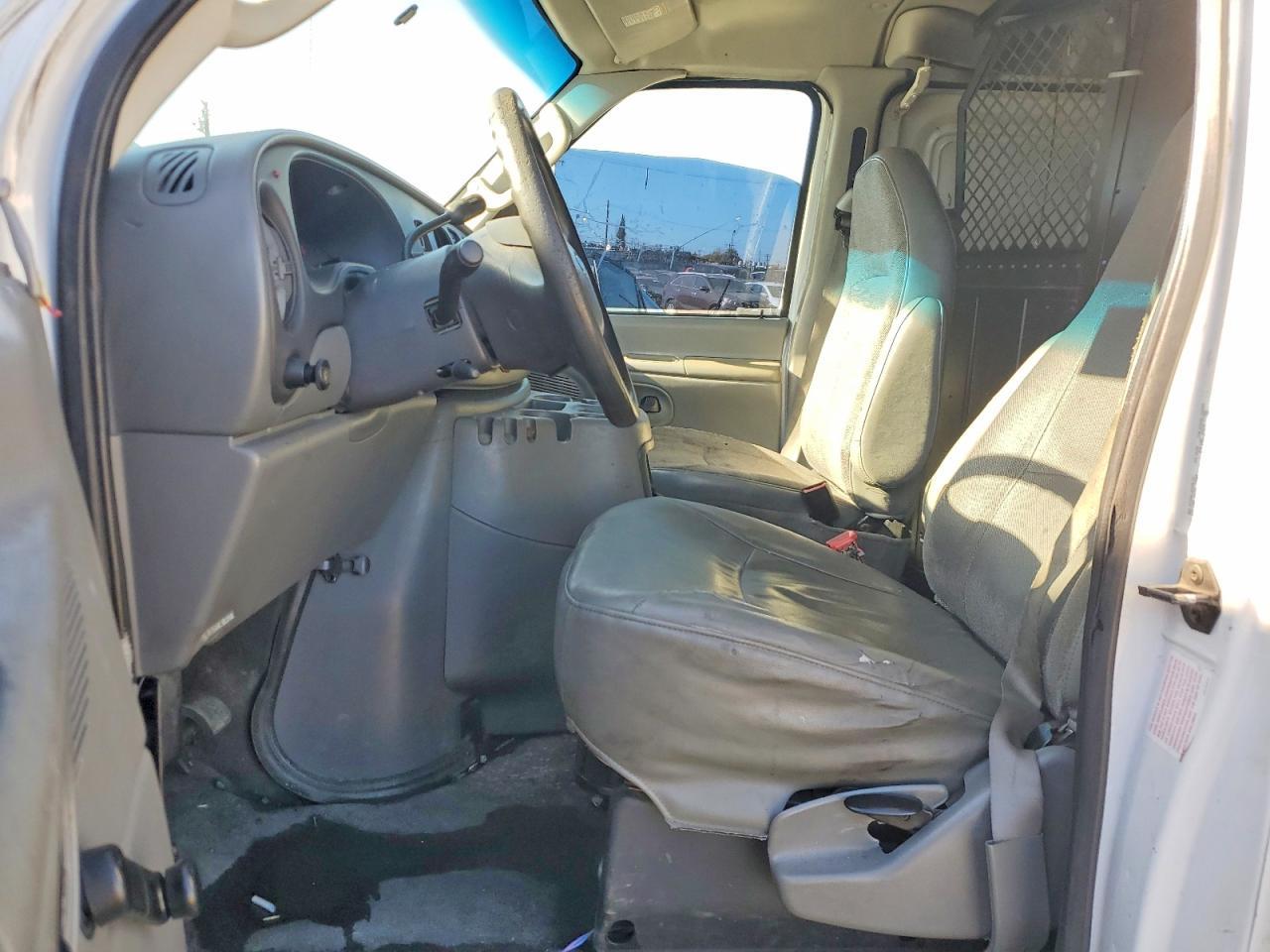 2004 Ford F550 Super Duty Delivery Van - Фото 7