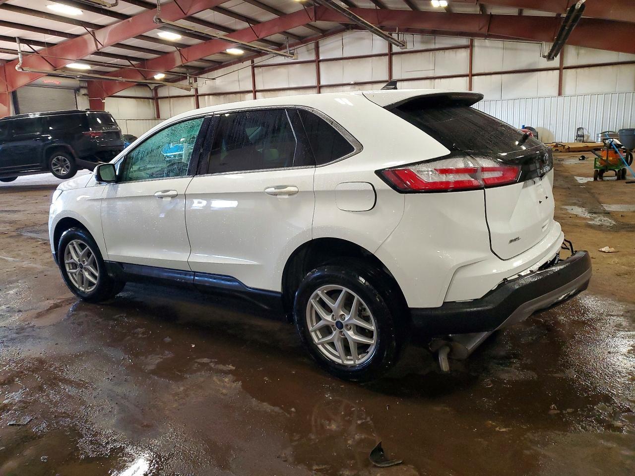 2022 Ford Edge Sel - Image 2
